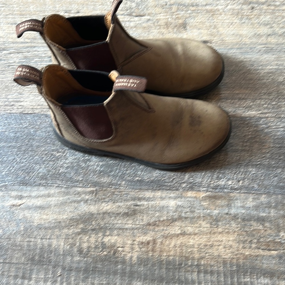 Blundstones kids size 2